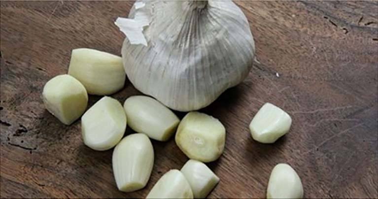 6 Clever, Little-Known Uses of Garlic