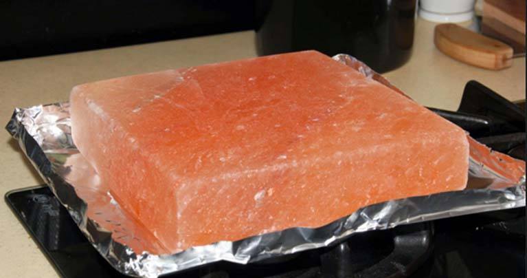 Scientists Confirmed Why a Himalayan Salt Block Is One of the Greatest Things You Could Own