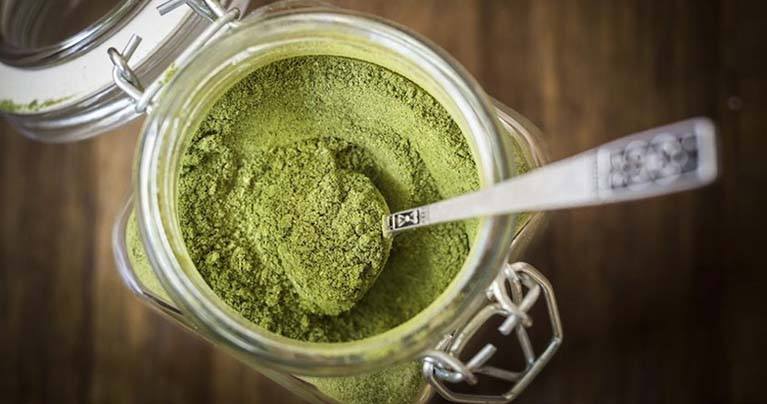 How to Make Moringa Tea Powder at Home